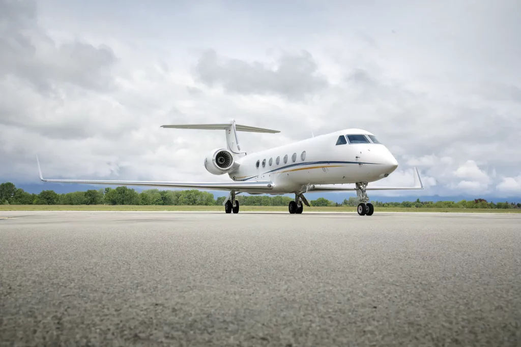 Gulfstream-g550-exterior-sideangle