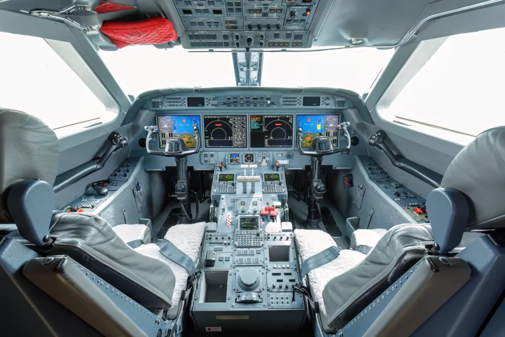Gulfstream-g550-interior-cockpit