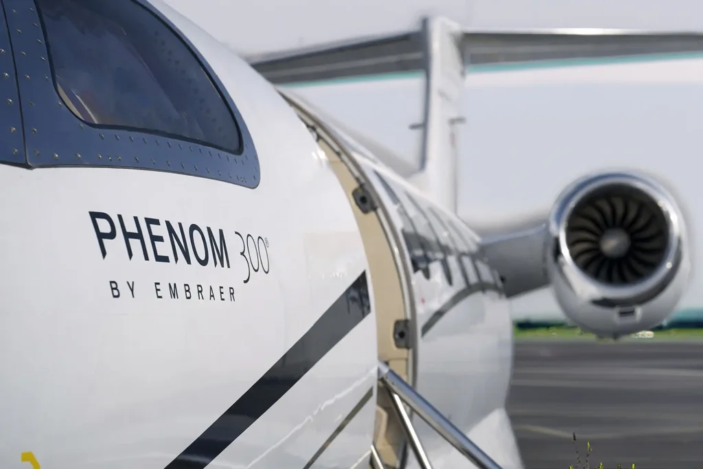 Embraer_Phenom_300_DAG-ext-05