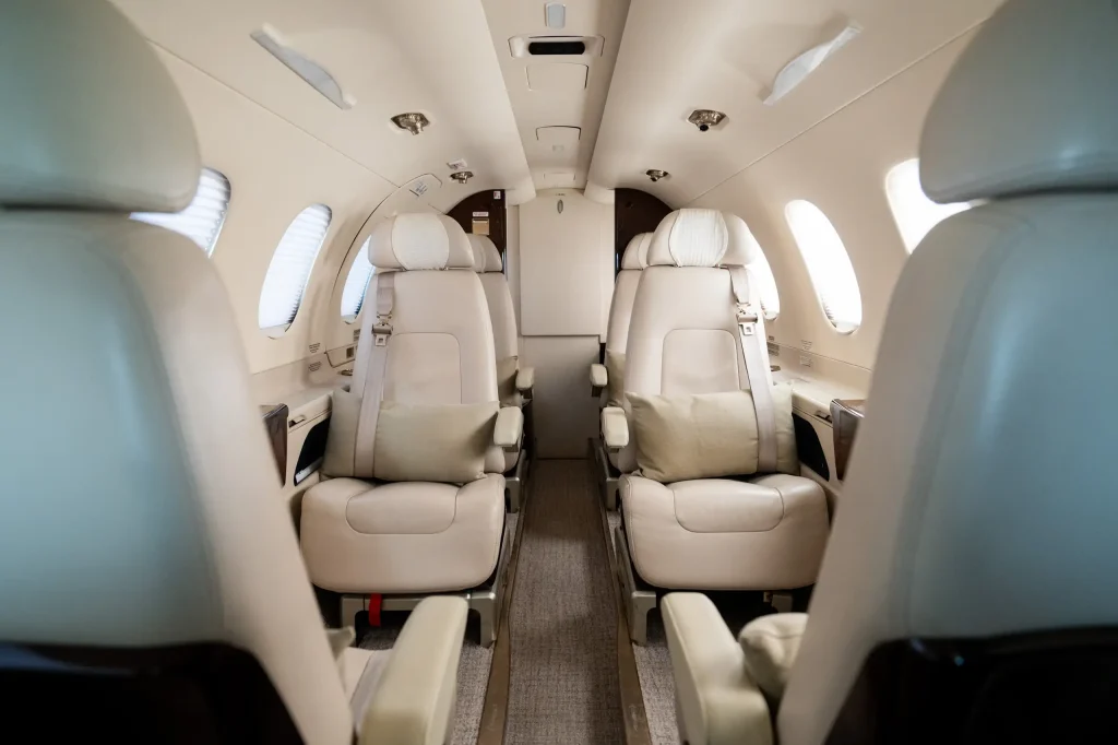 Embraer_Phenom_300_DAG-int-05