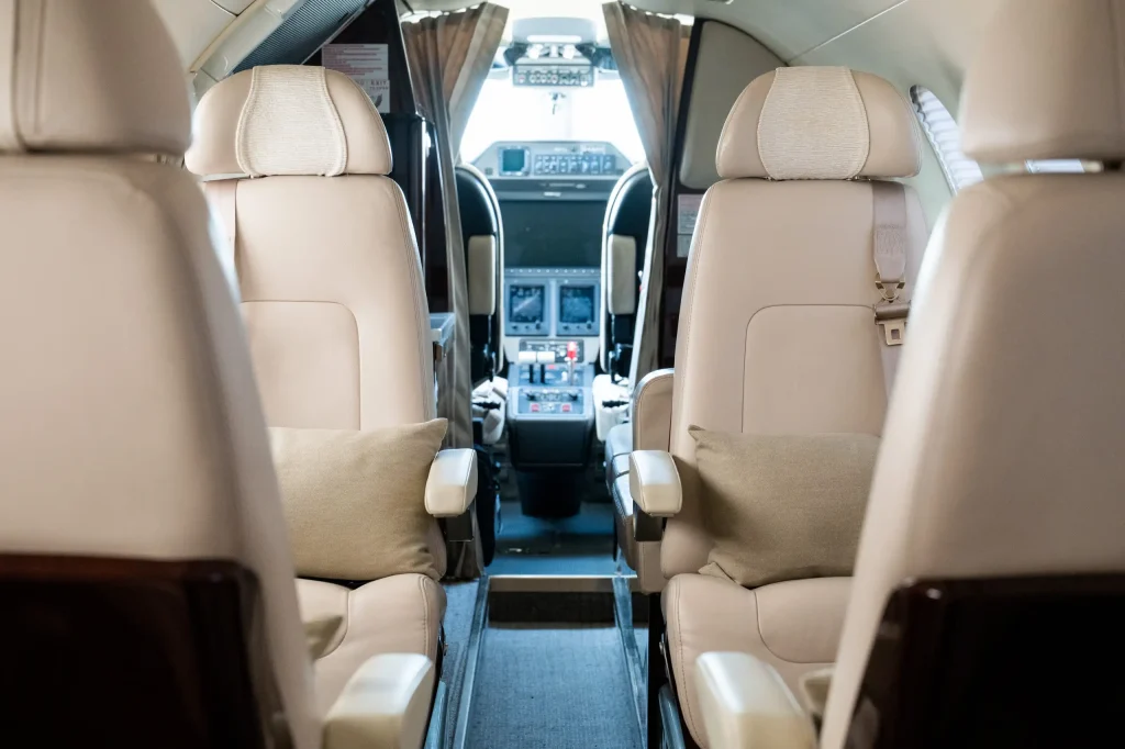 Embraer_Phenom_300_DAG-int-10